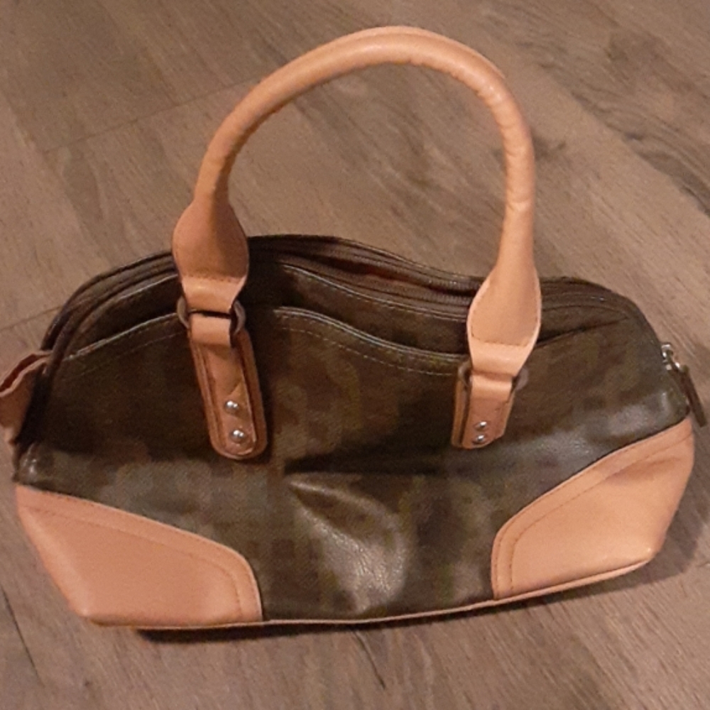 NWOT Van Heusen shoulder bag